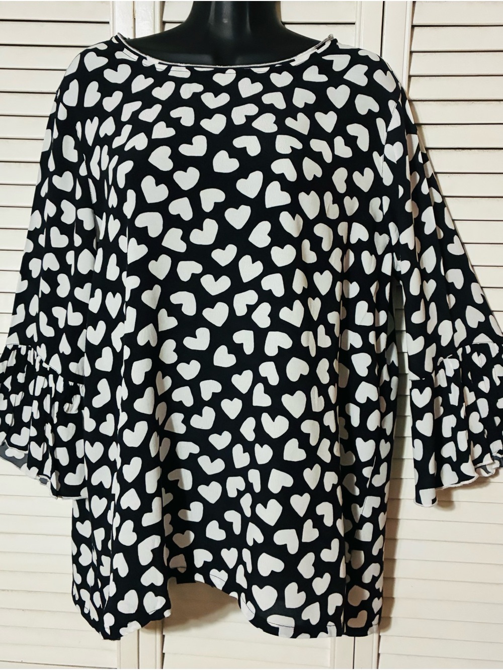 John Mark M Black & White Heart Print Women's blouse with bell sleeves